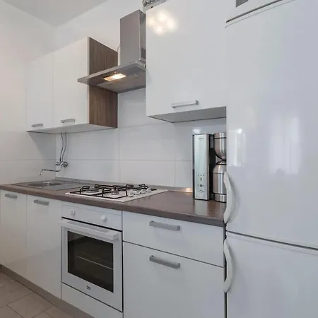 3 Bedroom Gorgeous Apartment In Porec *