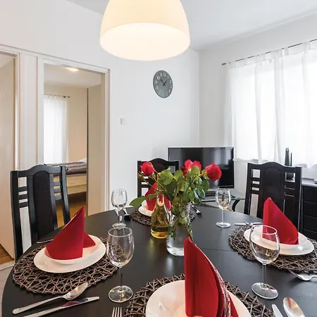 Daire Lovely In With Kitchen *