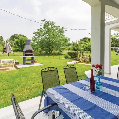 3 Bedroom Gorgeous Apartment In Porec